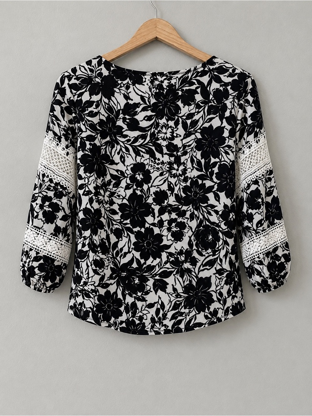 Adrienne Vittadini Women’s Medium Black White Floral Blouse Lace 3/4 Sleeve Boho - Picture 2 of 9
